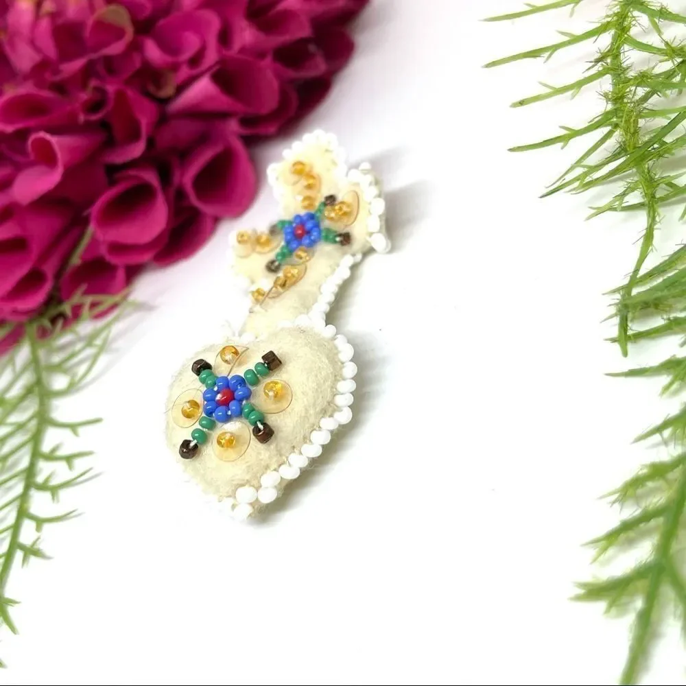 VINTAGE⚜️HANDMADE Beaded Felt Cross & Heart Pin
